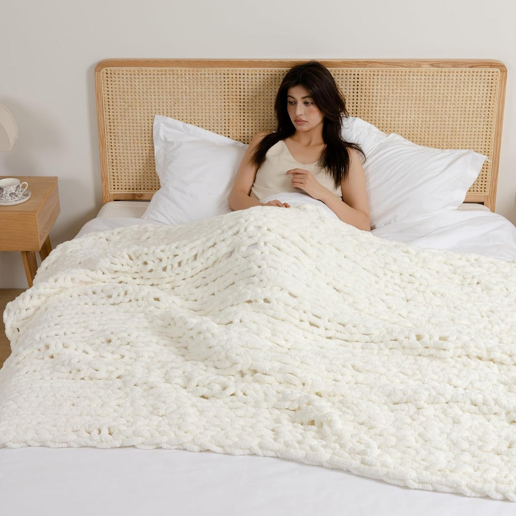 Chunky Knit Cream White Throw Blanket